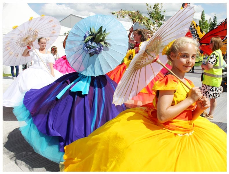 flower-parade-girls-rhstattonpark-flowershow- Good Fronds