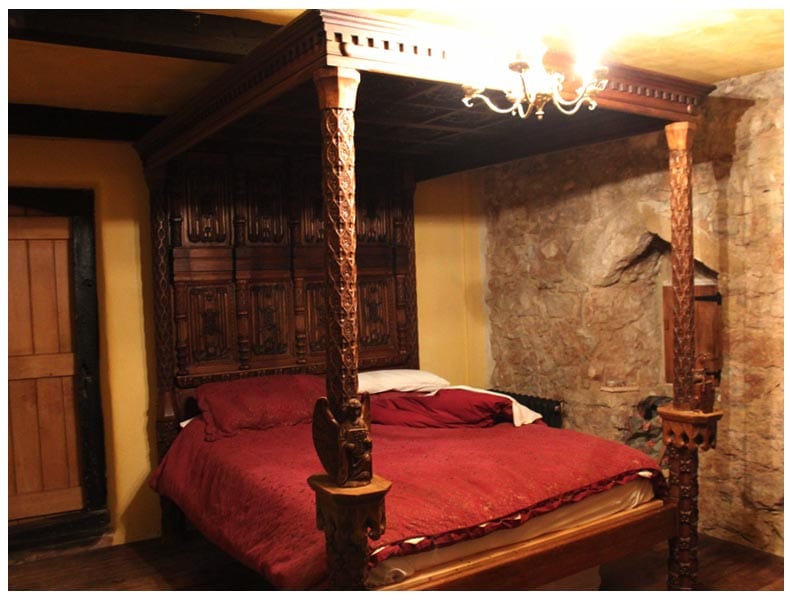 four poster bed medieval