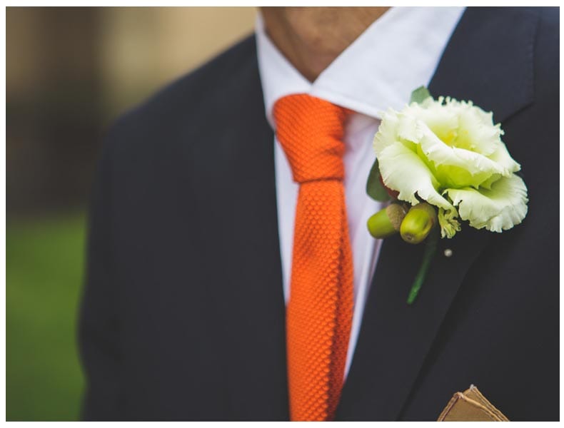 autumn-wedding-buttonhole-tie